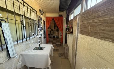 Venta de casa 2 ambientes con cochera en Florencio Varela