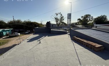 Venta de casa 2 ambientes con cochera en Florencio Varela