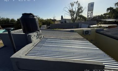 Venta de casa 2 ambientes con cochera en Florencio Varela