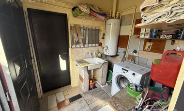 Venta de casa 2 ambientes con cochera en Florencio Varela