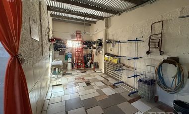 Venta de casa 2 ambientes con cochera en Florencio Varela