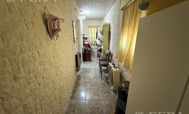Venta de casa 2 ambientes con cochera en Florencio Varela
