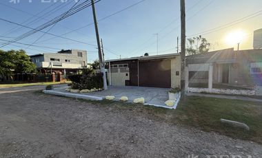 Venta de casa 2 ambientes con cochera en Florencio Varela
