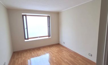 HERMOSA CASA AL INTERIOR  DE CONDOMINIO CON PISCINA