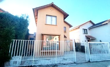 HERMOSA CASA AL INTERIOR  DE CONDOMINIO CON PISCINA