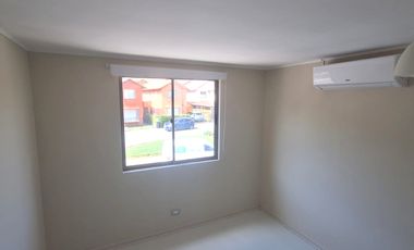 HERMOSA CASA AL INTERIOR  DE CONDOMINIO CON PISCINA