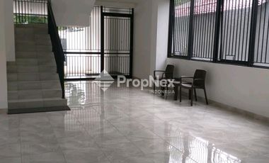 DiSewakan Rukon Bangunan 4lantai dekat Grand City Mall dan Kotamadya