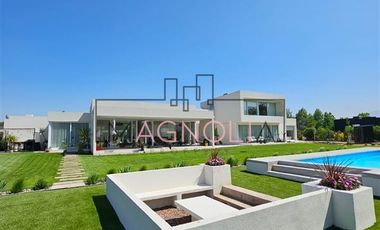 Casa en Venta en Lujosa Casa mediterránea completamente amoblada en Las Brisas de Chicureo.