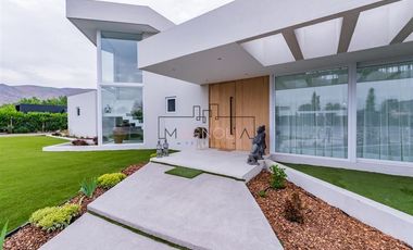 Casa en Venta en Lujosa Casa mediterránea completamente amoblada en Las Brisas de Chicureo.