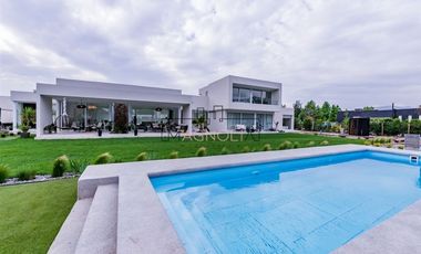 Casa en Venta en Lujosa Casa mediterránea completamente amoblada en Las Brisas de Chicureo.