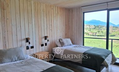 REBAJADA! Amplia y moderna casa en excelente condominio