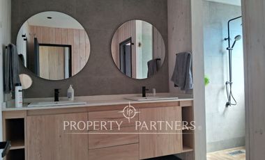 REBAJADA! Amplia y moderna casa en excelente condominio