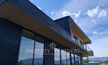 REBAJADA! Amplia y moderna casa en excelente condominio