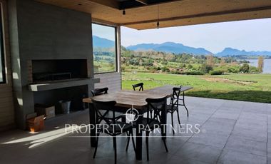 REBAJADA! Amplia y moderna casa en excelente condominio