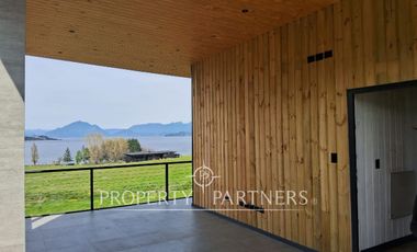 REBAJADA! Amplia y moderna casa en excelente condominio