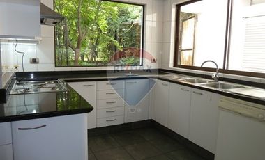 Casa mediterránea en exclusivo sector