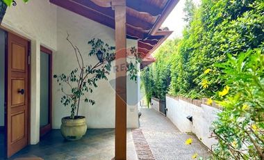 Casa mediterránea en exclusivo sector