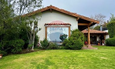 Casa mediterránea en exclusivo sector