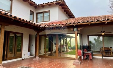 Casa mediterránea en exclusivo sector