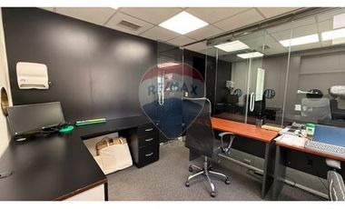 ¡OPORTUNIDAD Oficina AMPLIA Cerro Colorado!