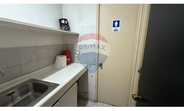 ¡OPORTUNIDAD Oficina AMPLIA Cerro Colorado!