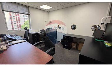 ¡OPORTUNIDAD Oficina AMPLIA Cerro Colorado!
