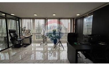 ¡OPORTUNIDAD Oficina AMPLIA Cerro Colorado!