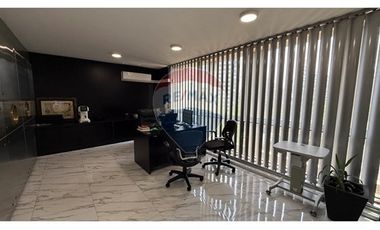 ¡OPORTUNIDAD Oficina AMPLIA Cerro Colorado!