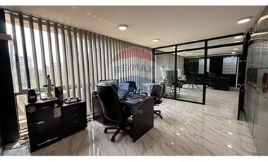 ¡OPORTUNIDAD Oficina AMPLIA Cerro Colorado!