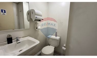 ¡OPORTUNIDAD Oficina AMPLIA Cerro Colorado!