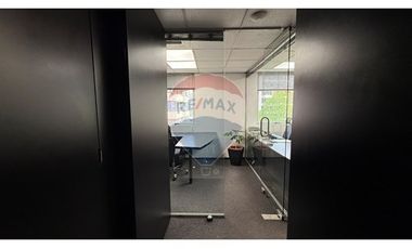 ¡OPORTUNIDAD Oficina AMPLIA Cerro Colorado!