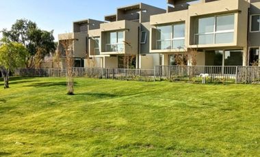 TOWNHOUSE 4 DORMITORIOS NUEVO SECTOR LA RESERVA CHICUREO