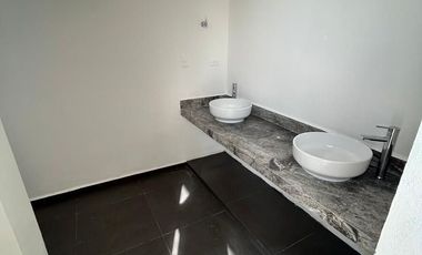 Residencia de lujo con 3 recámaras y alberca en Privada de Cholul