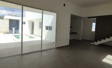 Residencia de lujo con 3 recámaras y alberca en Privada de Cholul