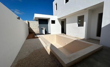 Residencia de lujo con 3 recámaras y alberca en Privada de Cholul