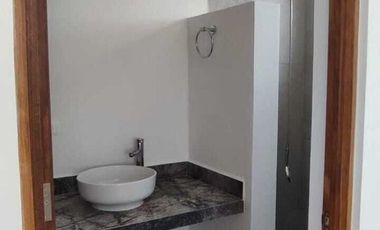 Residencia de lujo con 3 recámaras y alberca en Privada de Cholul