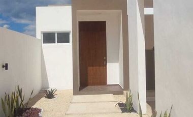 Residencia de lujo con 3 recámaras y alberca en Privada de Cholul