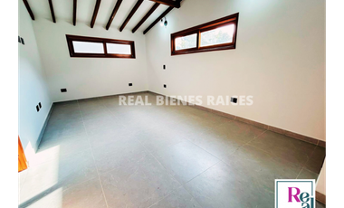 Amplia casa en unidad cerrada, excelente ubicación y distribución