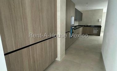 Departamento en Venta en Lomas de Tecamachalco, Naucalpan de Juarez CR 25-2573.