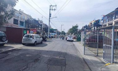 Departamento en venta en Fraccionamiento Valle San Pedro Urbi Villa del Campo, Tecámac 25-1817 MM