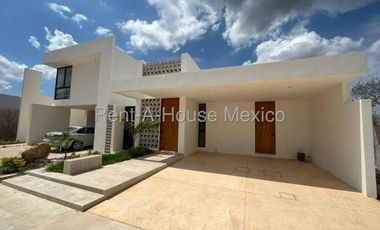 Casa en Venta en Conkal , Conkal CR 26-765.
