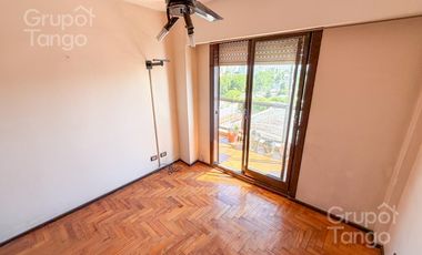 Venta Departamento Tres Ambientes Villa Crespo balcon corrido contrafrente cochera APTO CRÉDITO