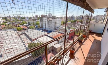 Venta Departamento Tres Ambientes Villa Crespo balcon corrido contrafrente cochera APTO CRÉDITO