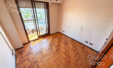 Venta Departamento Tres Ambientes Villa Crespo balcon corrido contrafrente cochera APTO CRÉDITO