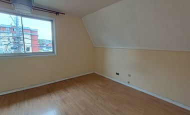 EN ARRIENDO CASA  CERCA DE PARQUES   EN  VALDIVIA