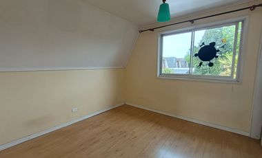 EN ARRIENDO CASA  CERCA DE PARQUES   EN  VALDIVIA