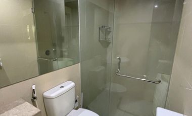 De Residence Condominium Water Place private lift lantai 9