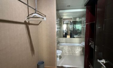 De Residence Condominium Water Place private lift lantai 9