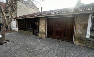 Casa en venta - 2 Dormitorios 1 Baño - Mar del Plata