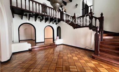 CASA CON ESTATUS BIEN PATRIMONIAL